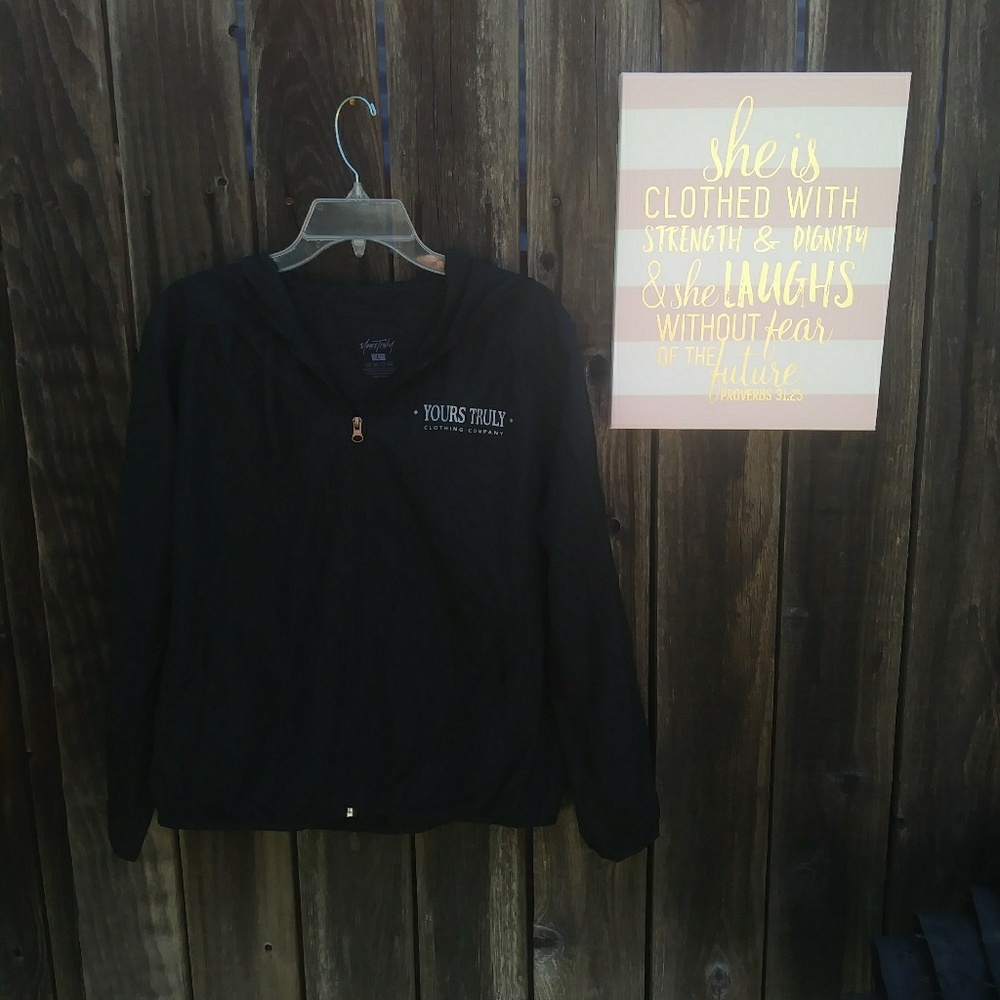 Phora Windbreaker